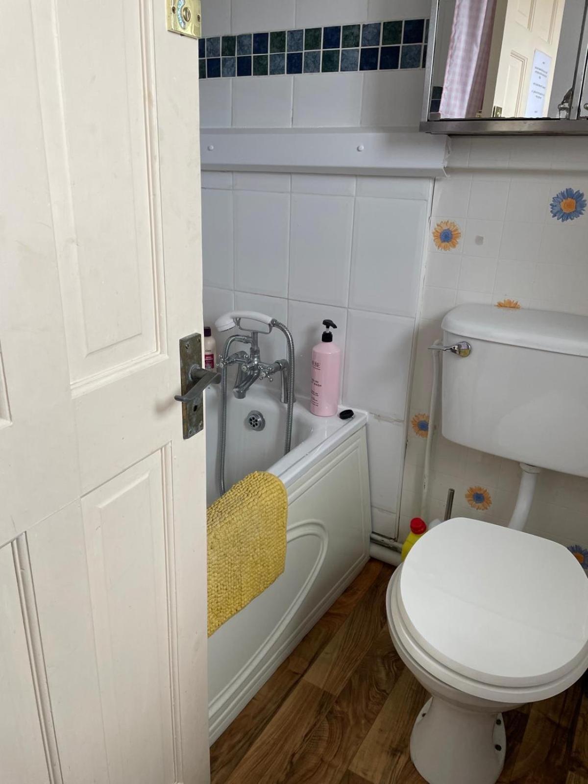 Room Only Guest Accommodation, Guest House Self Catering Bangor  Buitenkant foto